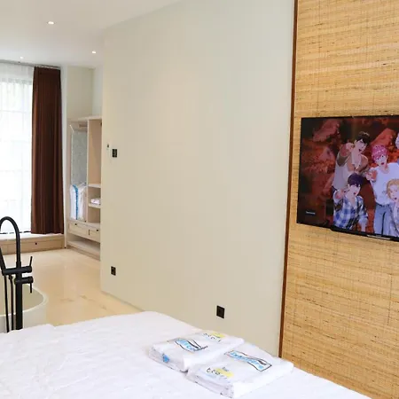 Casa De Jingga - Kbp With Aesthetic Pool, Fun For Family & Friends, Near Whoosh High Speed Train Villa Padalarang Exterior photo