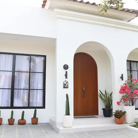 Casa De Jingga - Kbp With Aesthetic Pool, Fun For Family & Friends, Near Whoosh High Speed Train Villa Padalarang Exterior photo
