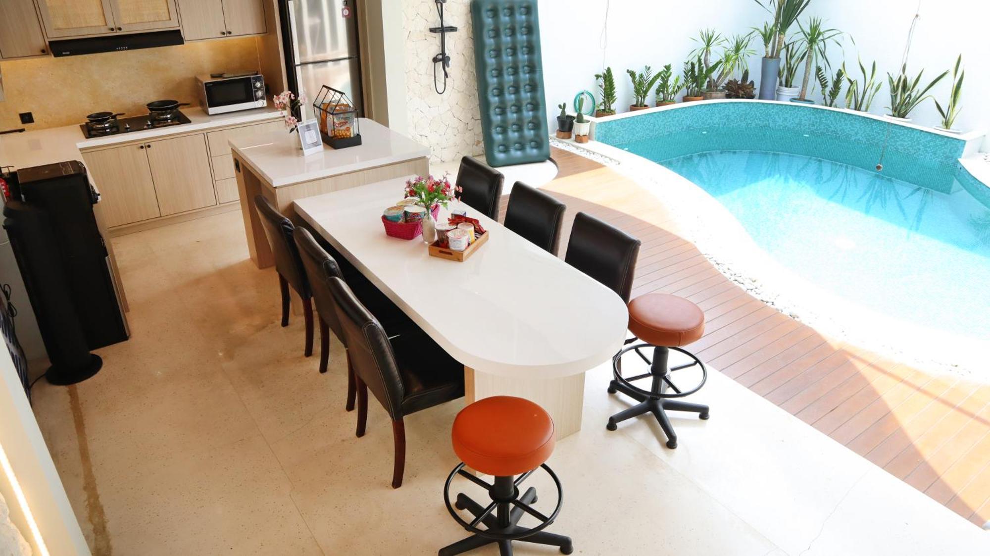 Casa De Jingga - Kbp With Aesthetic Pool, Fun For Family & Friends, Near Whoosh High Speed Train *