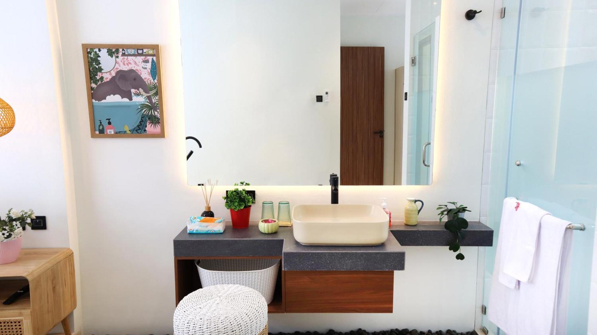 Hébergement de vacances Casa De Jingga - Kbp With Aesthetic Pool, Fun For Family & Friends, Near Whoosh High Speed Train Padalarang