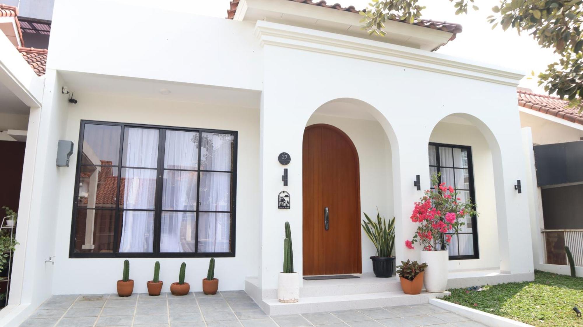 Casa De Jingga - Kbp With Aesthetic Pool, Fun For Family & Friends, Near Whoosh High Speed Train *